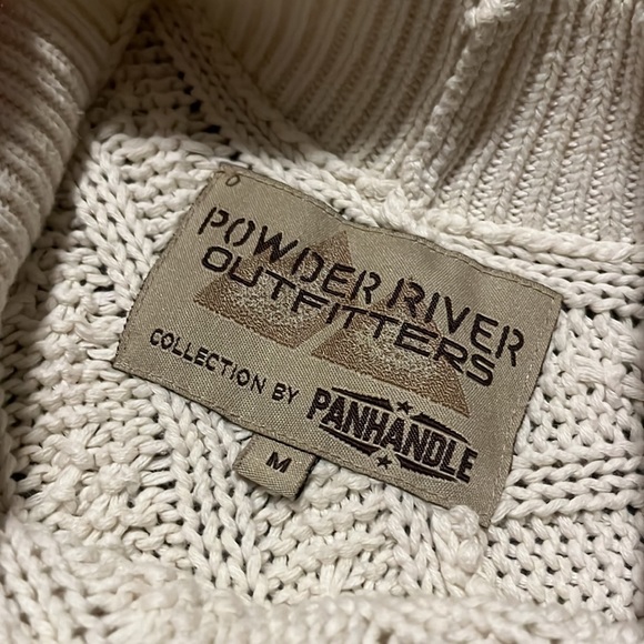 Women’s Knit Poncho - Picture 4 of 4